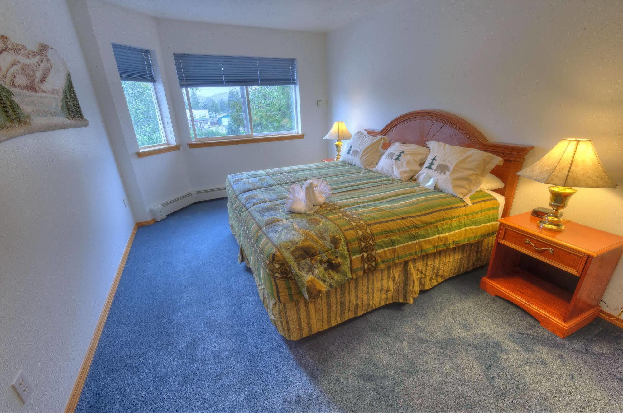 Frontier Suites Hotel In Juneau Exterior photo